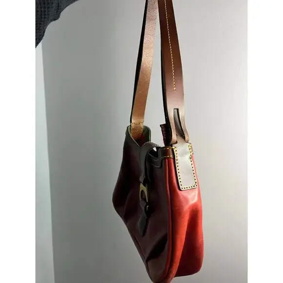 Dooney & Bourke red leather Derby shoulder bag. - Picture 2 of 6